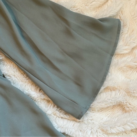 Show Me Your Mumu Roxy Romper Silver Sage Size Small - Picture 7 of 13